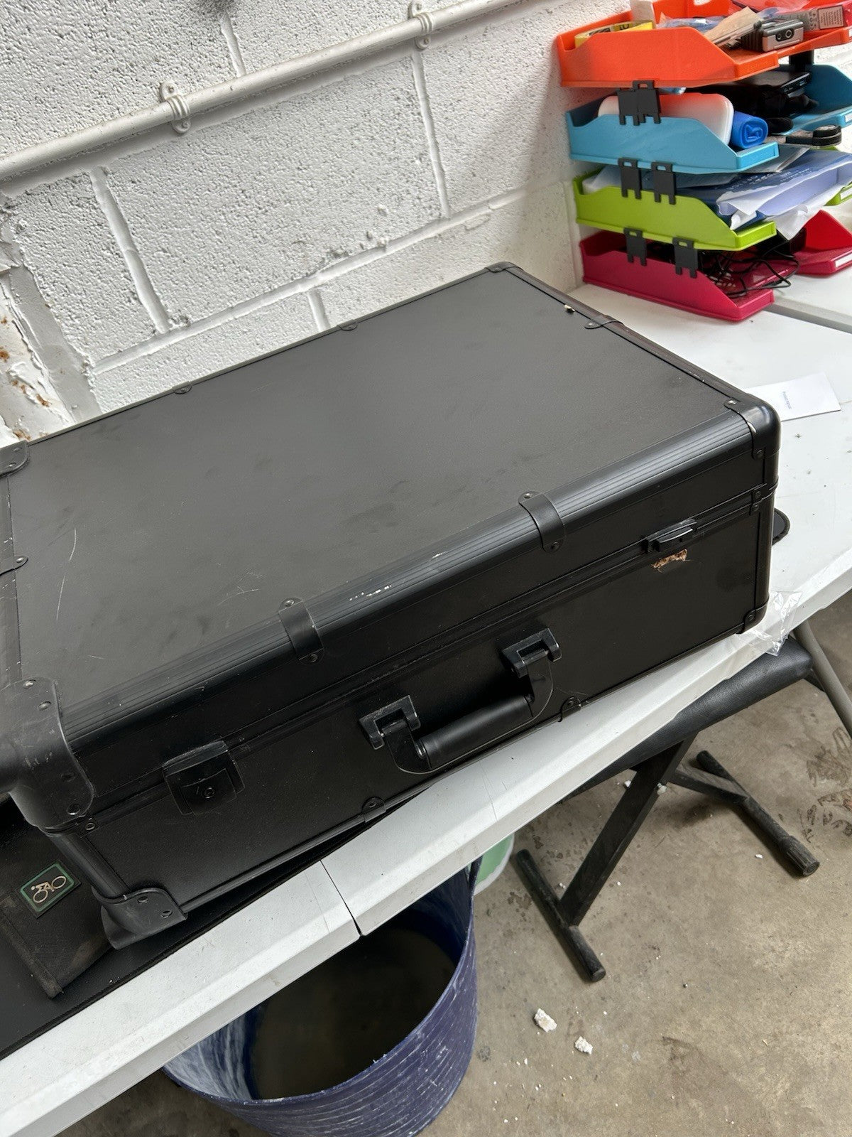 Make Up Suitcase on with Mirror And Speakers on Bluetooth