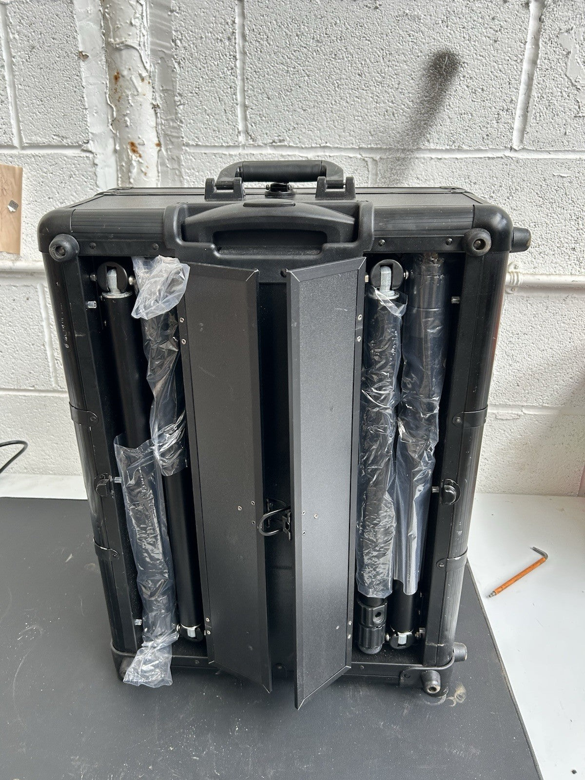 Make Up Suitcase on with Mirror And Speakers on Bluetooth