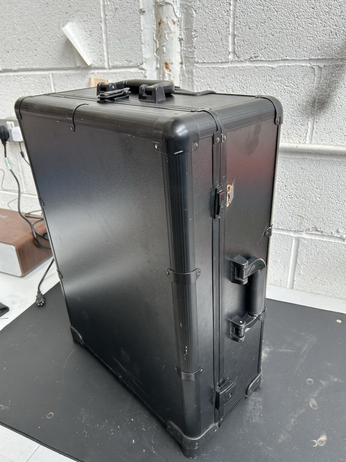 Make Up Suitcase on with Mirror And Speakers on Bluetooth