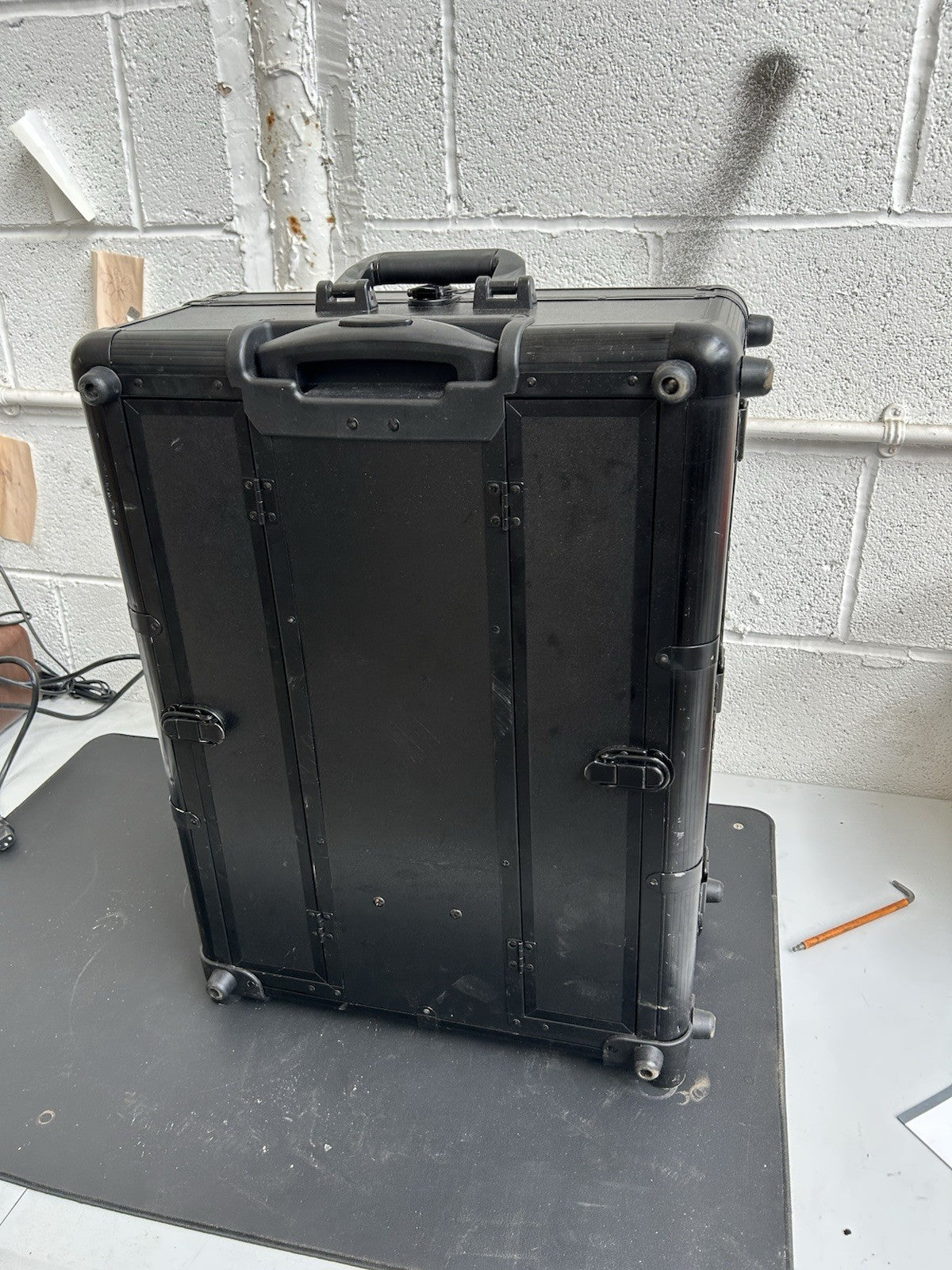 Make Up Suitcase on with Mirror And Speakers on Bluetooth